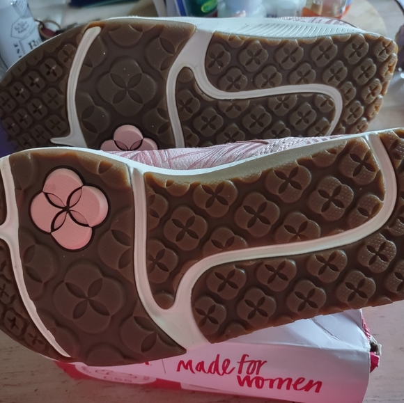 NWOT!! Ryka Walking Shoe - Picture 3 of 7